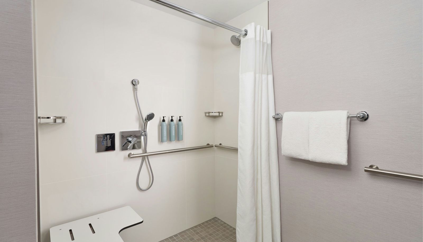 Zimmer - Courtyard by Marriott St Louis Westport Plaza