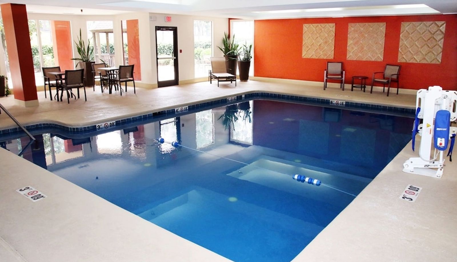 Piscina - Holiday Inn Express TIFTON by IHG