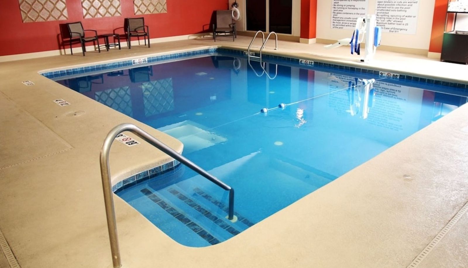 Pool - Holiday Inn Express TIFTON by IHG