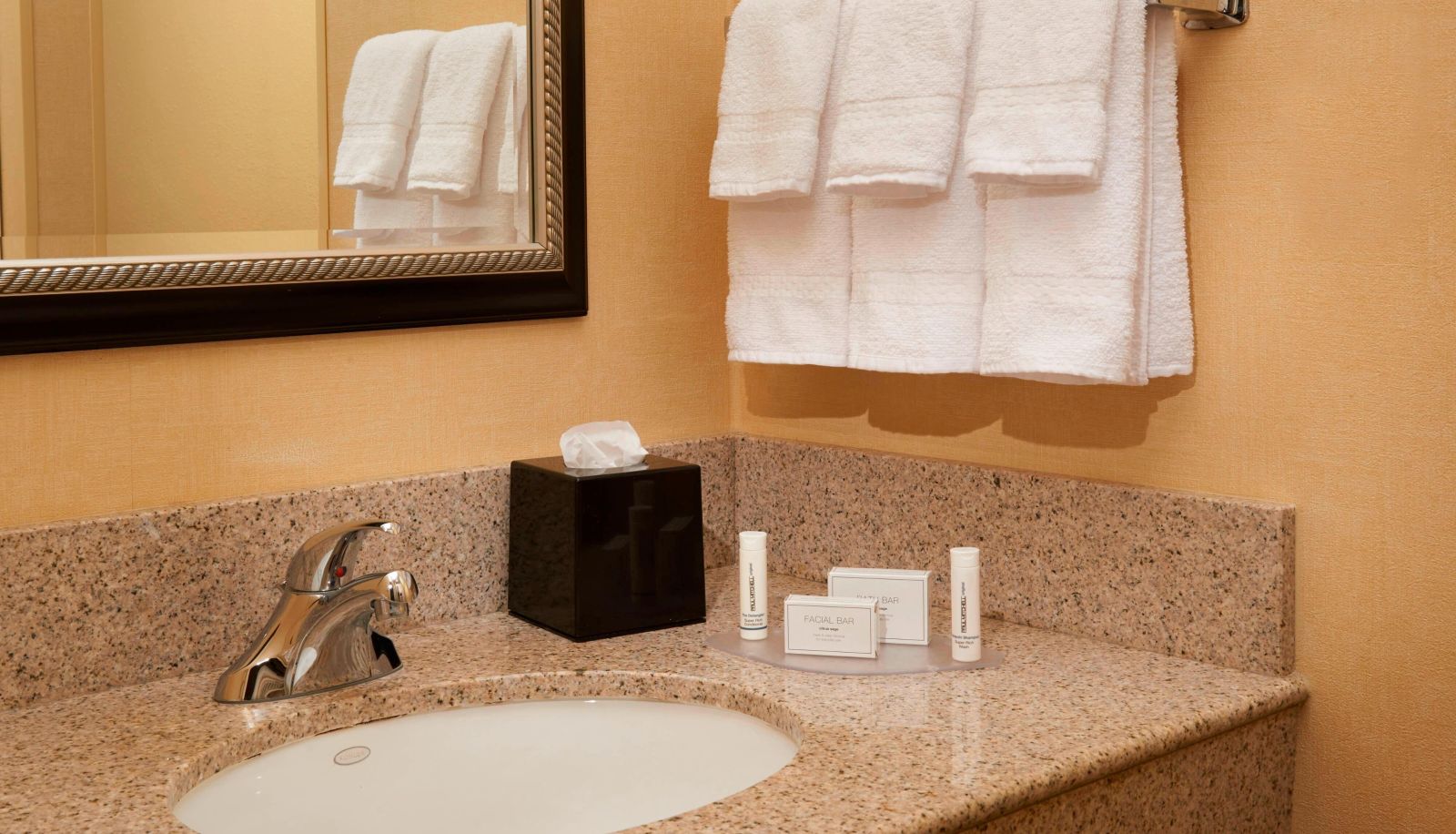 Room - Courtyard by Marriott Toledo Airport Holland