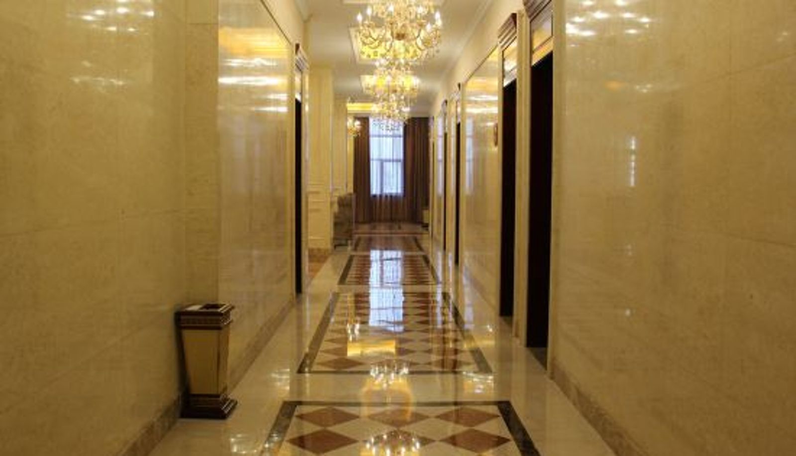 Widok wnętrza - Zall Royal Hotel