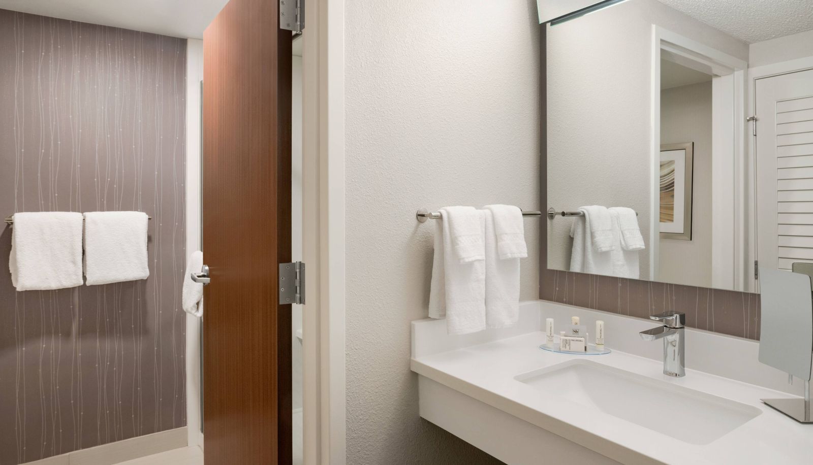 Zimmer - Courtyard by Marriott Tupelo