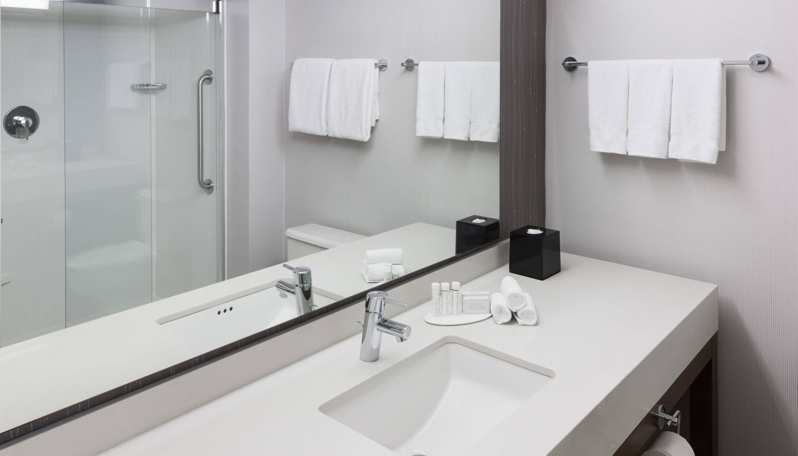 Zimmer - Courtyard by Marriott Alexandria Old Town Southwest