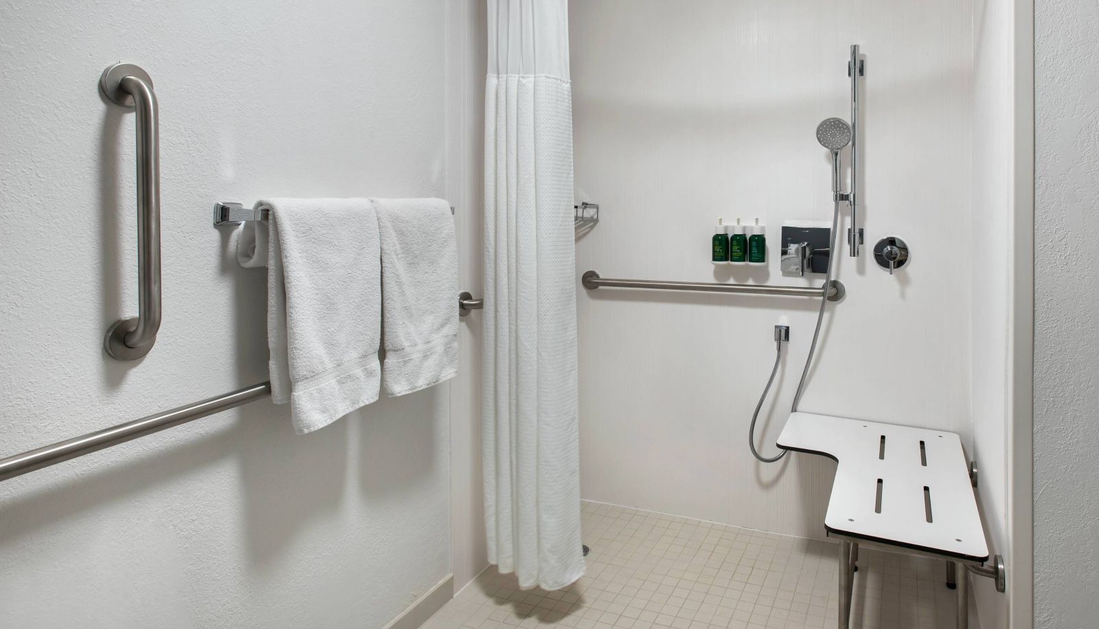 Room - Courtyard by Marriott Rockville