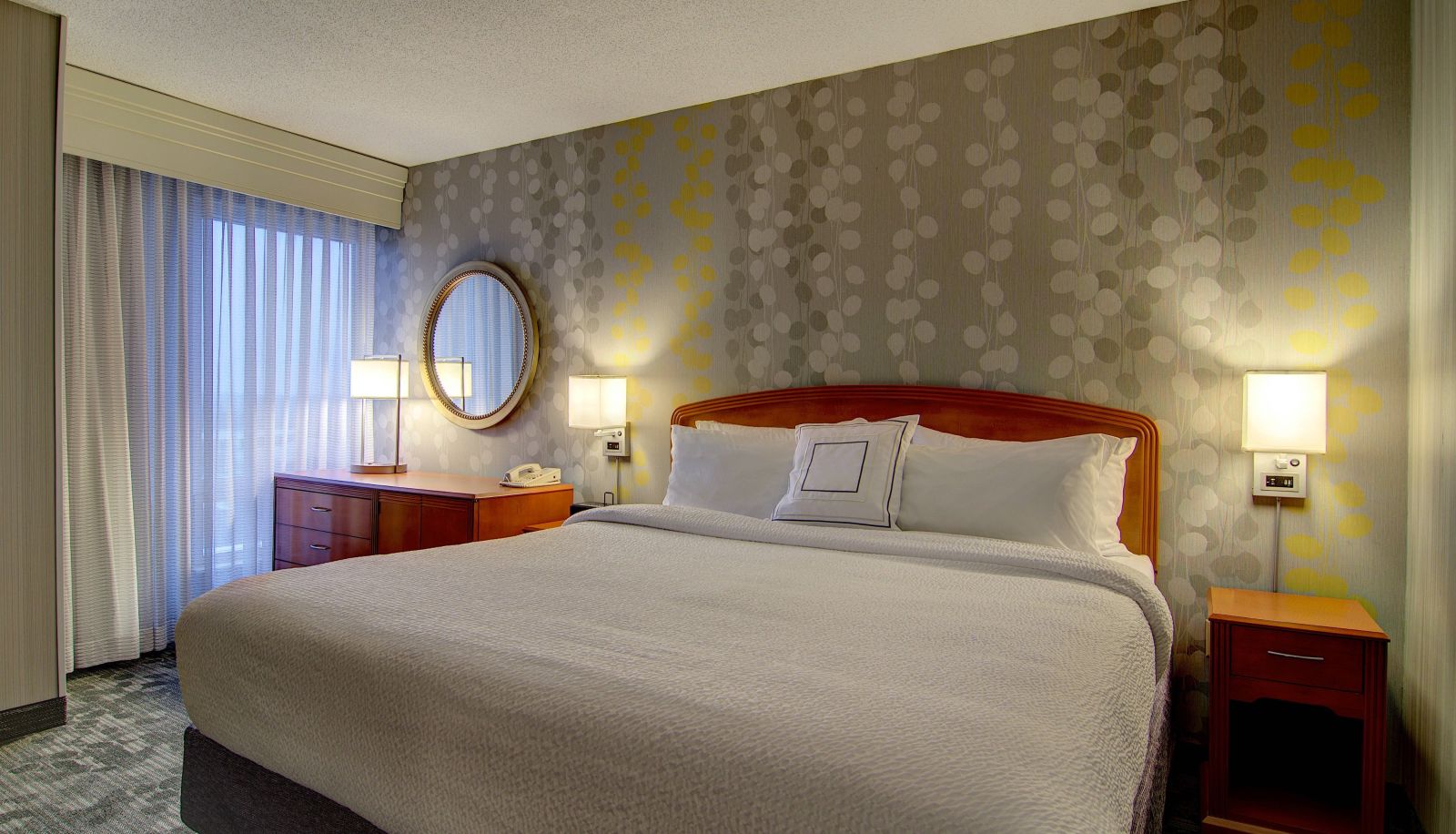 Zimmer - Courtyard by Marriott Tysons McLean