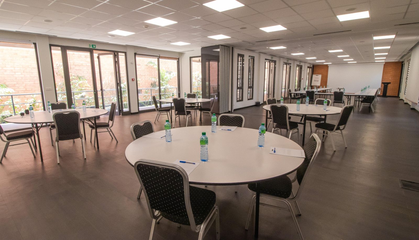 Konferenzraum - HOTEL LA FALAISE Bonapriso
