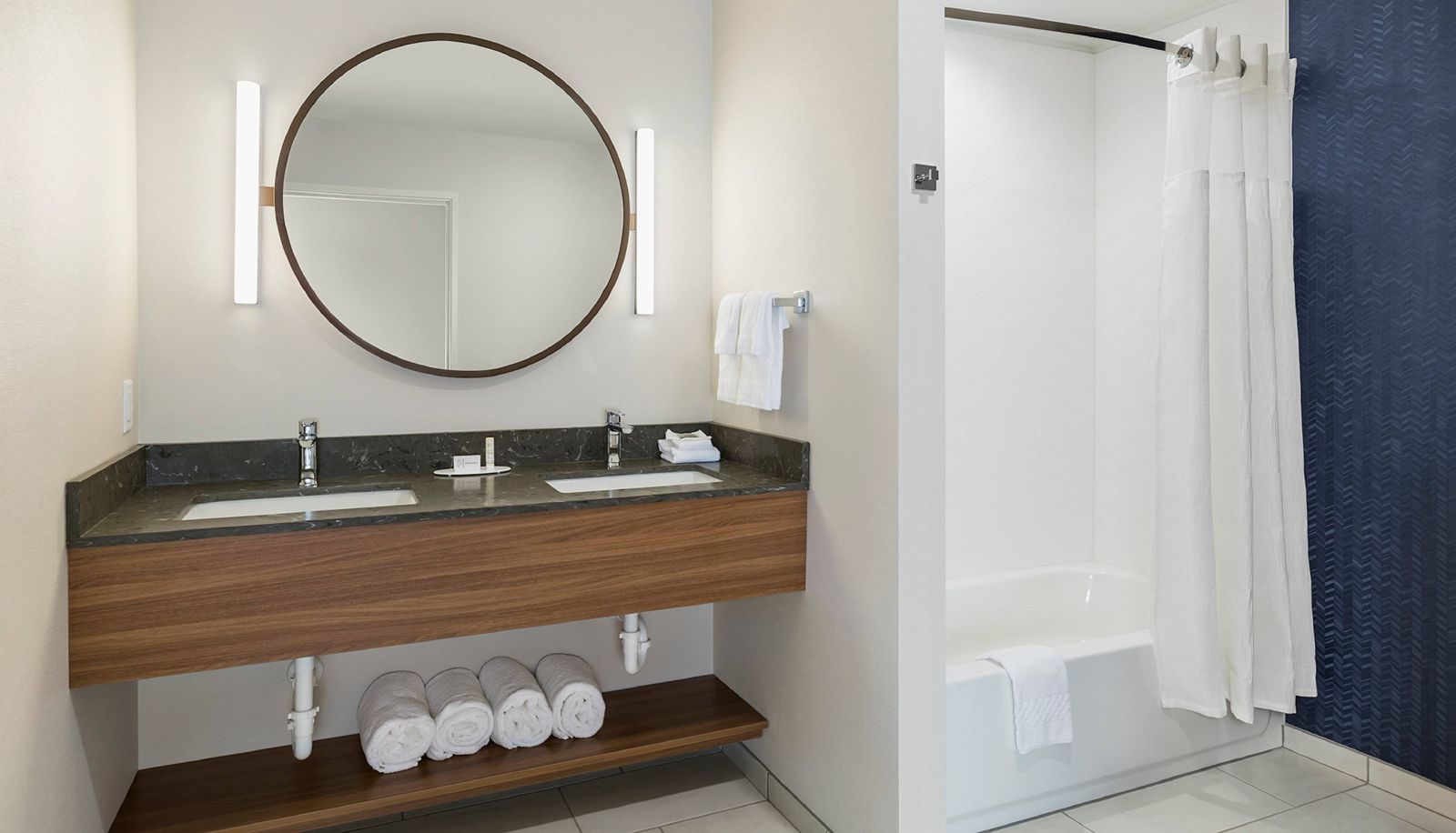 Room - Fairfield by Marriott Inn and Suites Des Moines Downtown