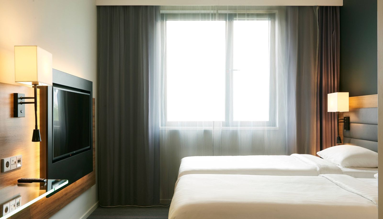 Room - Moxy Edinburgh Airport