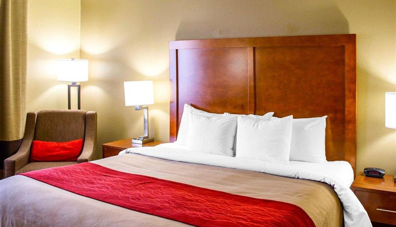 Room - Comfort Inn and Suites Coralville-Iowa City nr Iowa River Landing