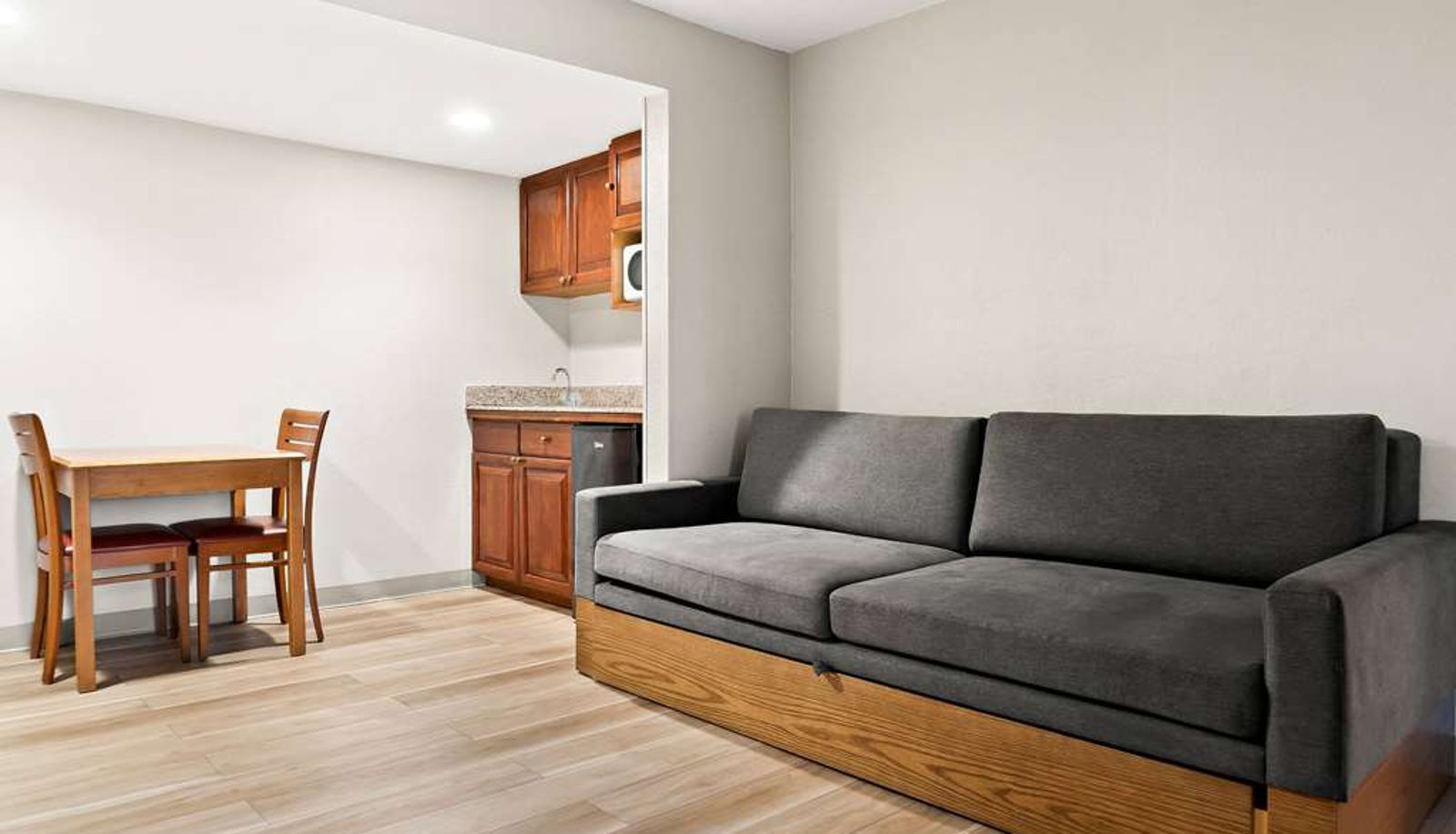 Suite - Days Inn & Suites by Wyndham Warren
