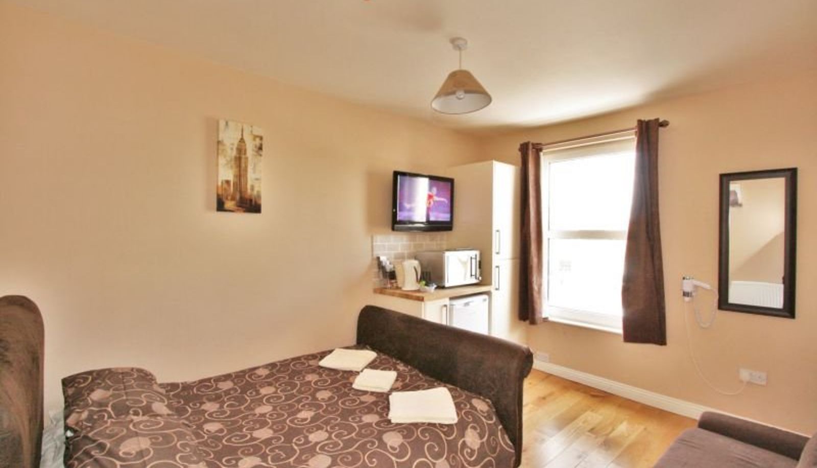 Room - Central Studios 298 Gloucester