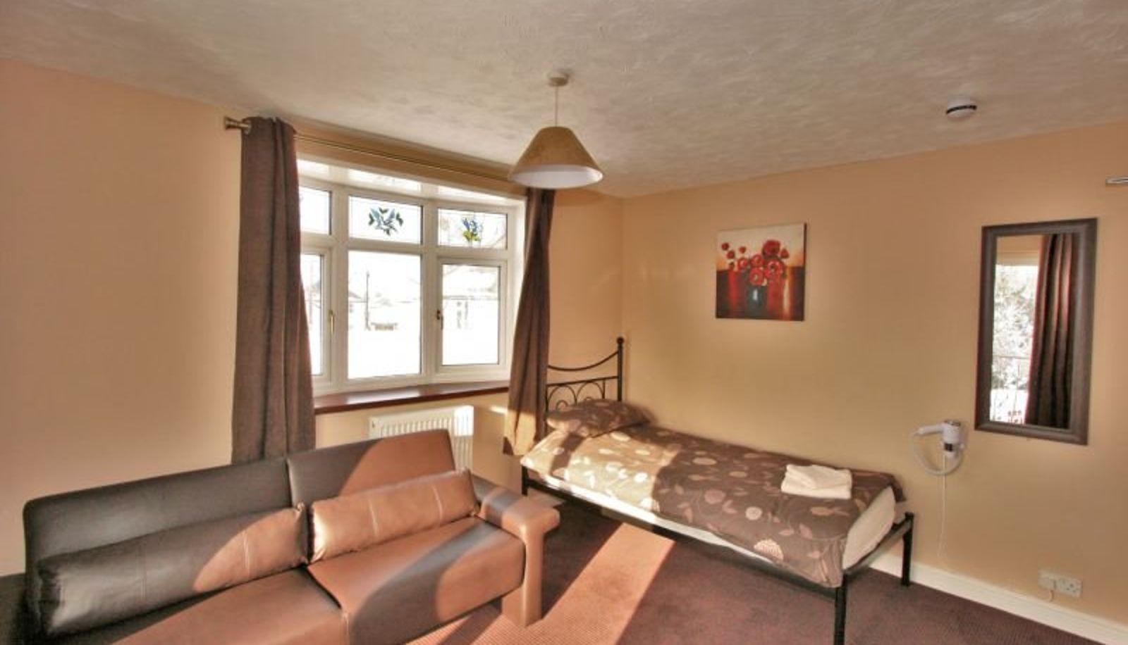 Room - Central Studios 298 Gloucester
