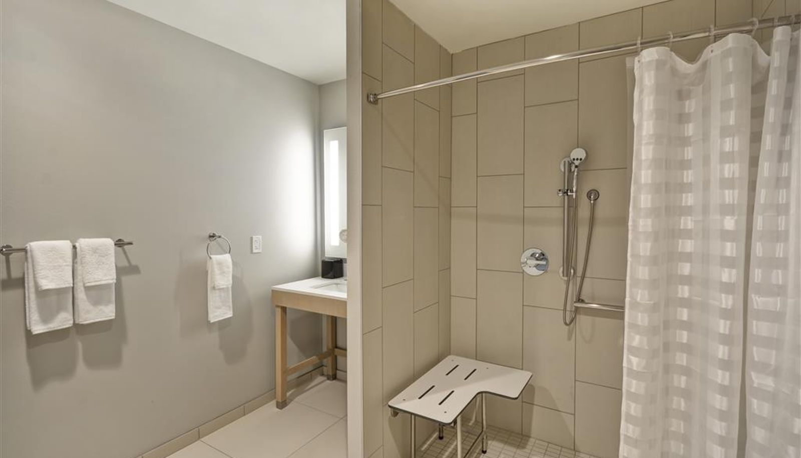 Zimmer - Hyatt Place Fresno