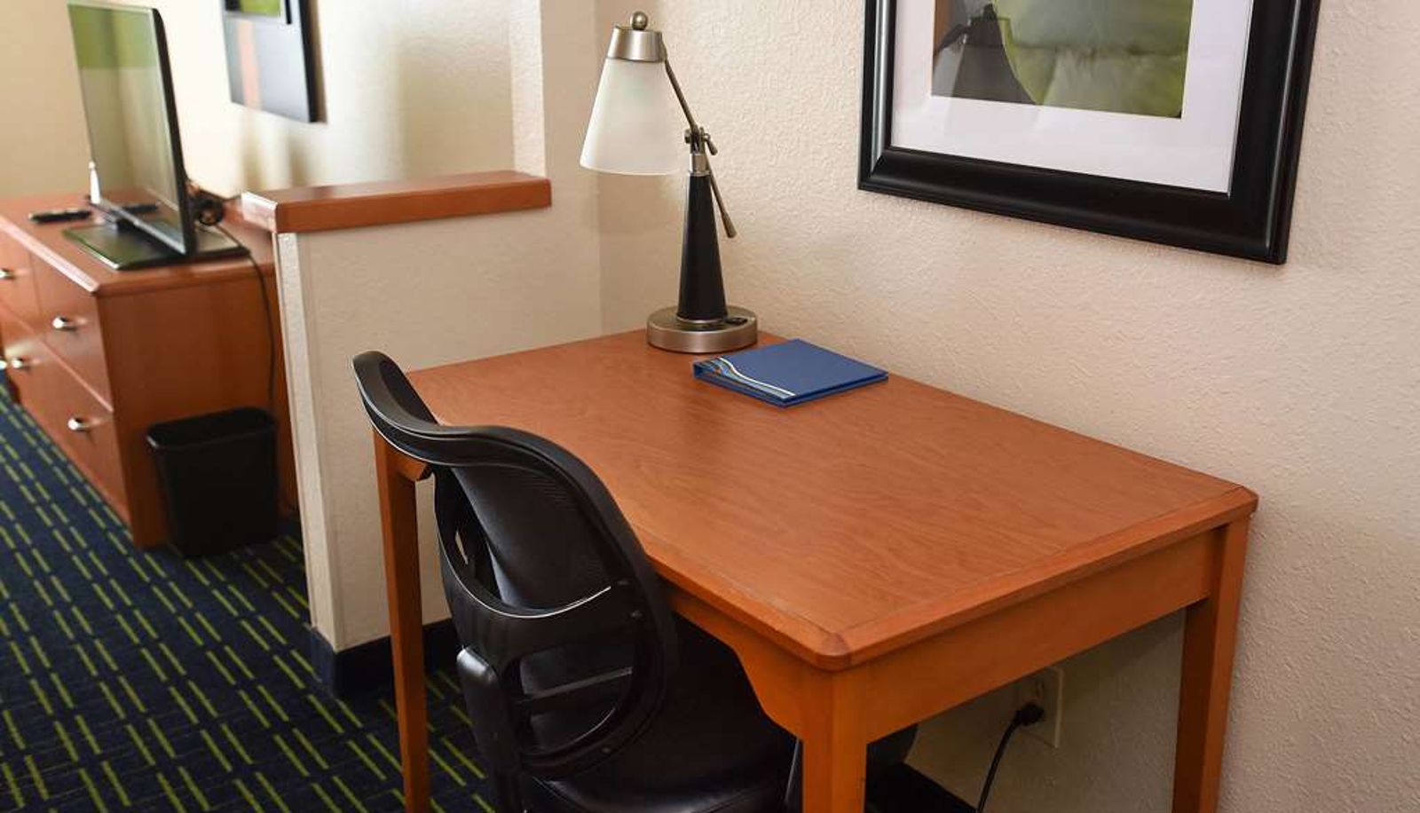 Zimmer - AmericInn by Wyndham Topeka