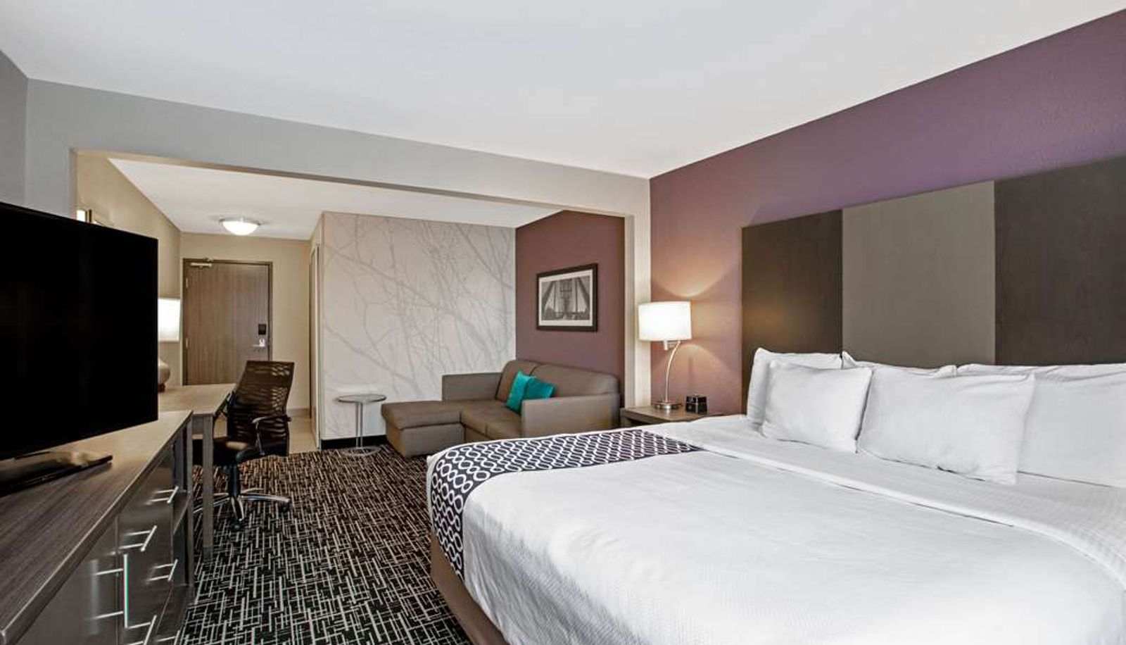 Room - La Quinta Inn & Suites by Wyndham Fayetteville