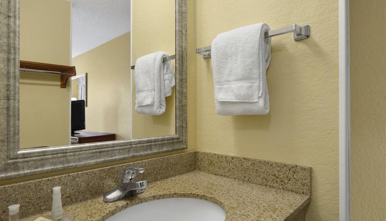 Room - Baymont By Wyndham Gainesville I-75