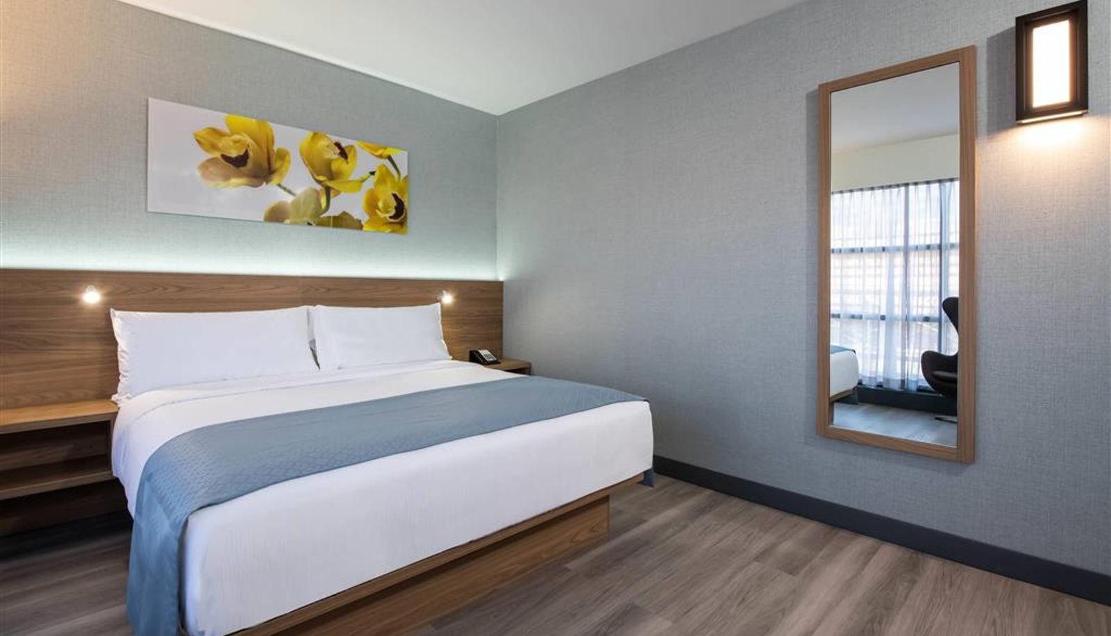 Room - Wingate by Wyndham Long Island City
