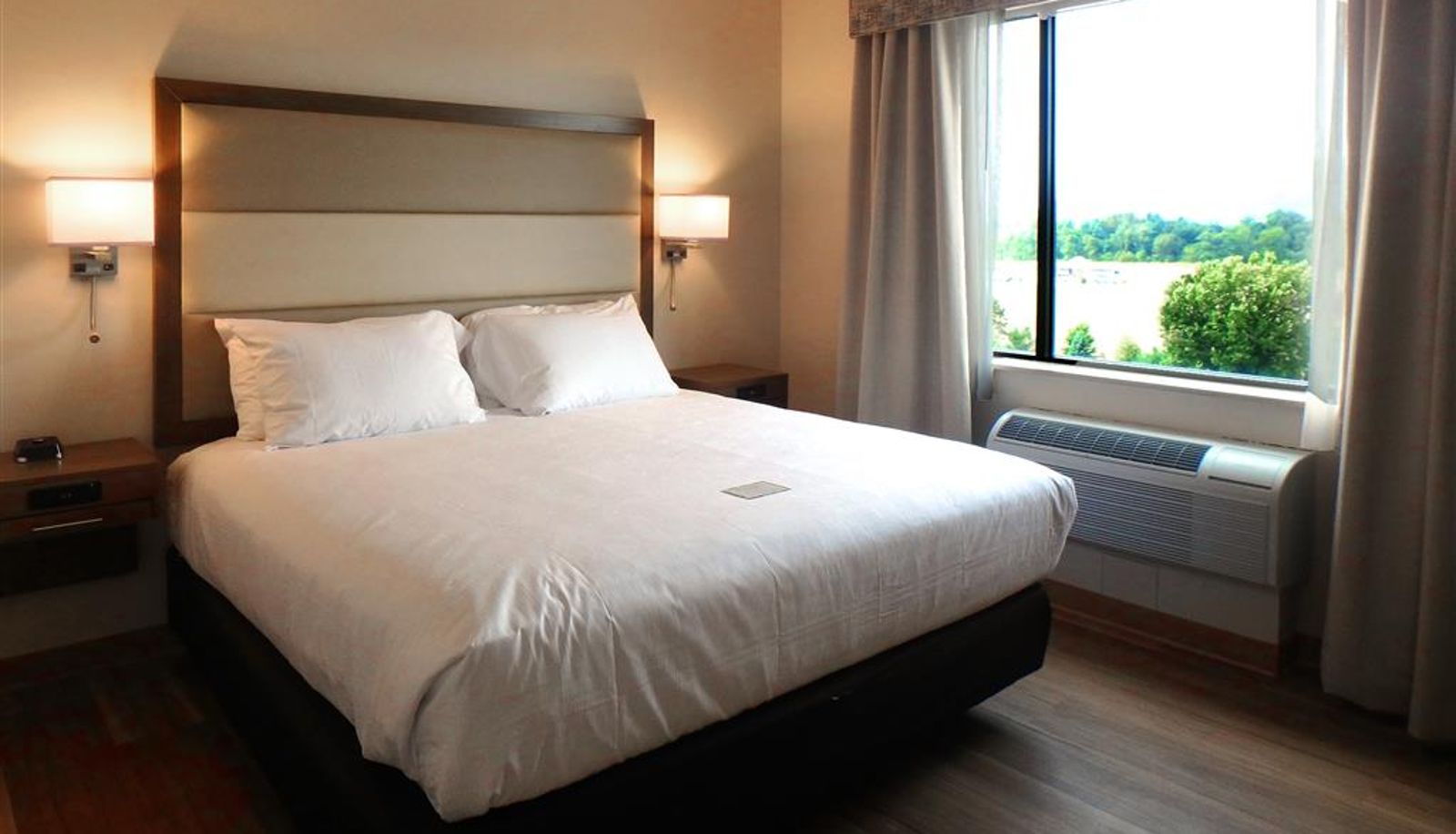 Room - Wyndham Garden State College