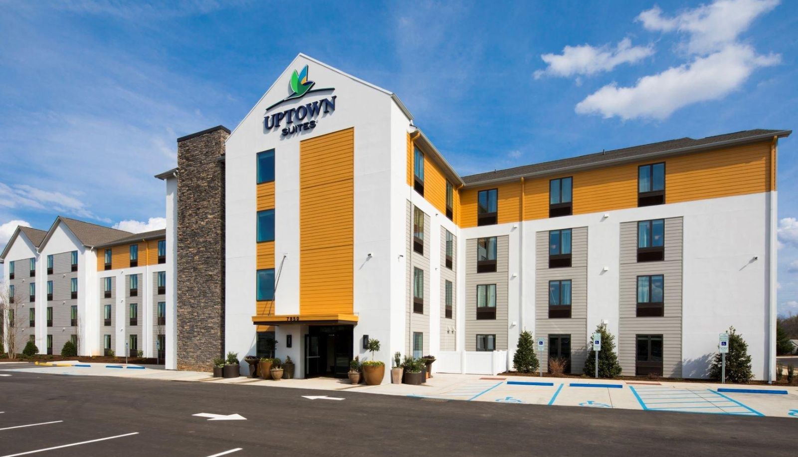 Exterior view - Uptown Suites Extended Stay De