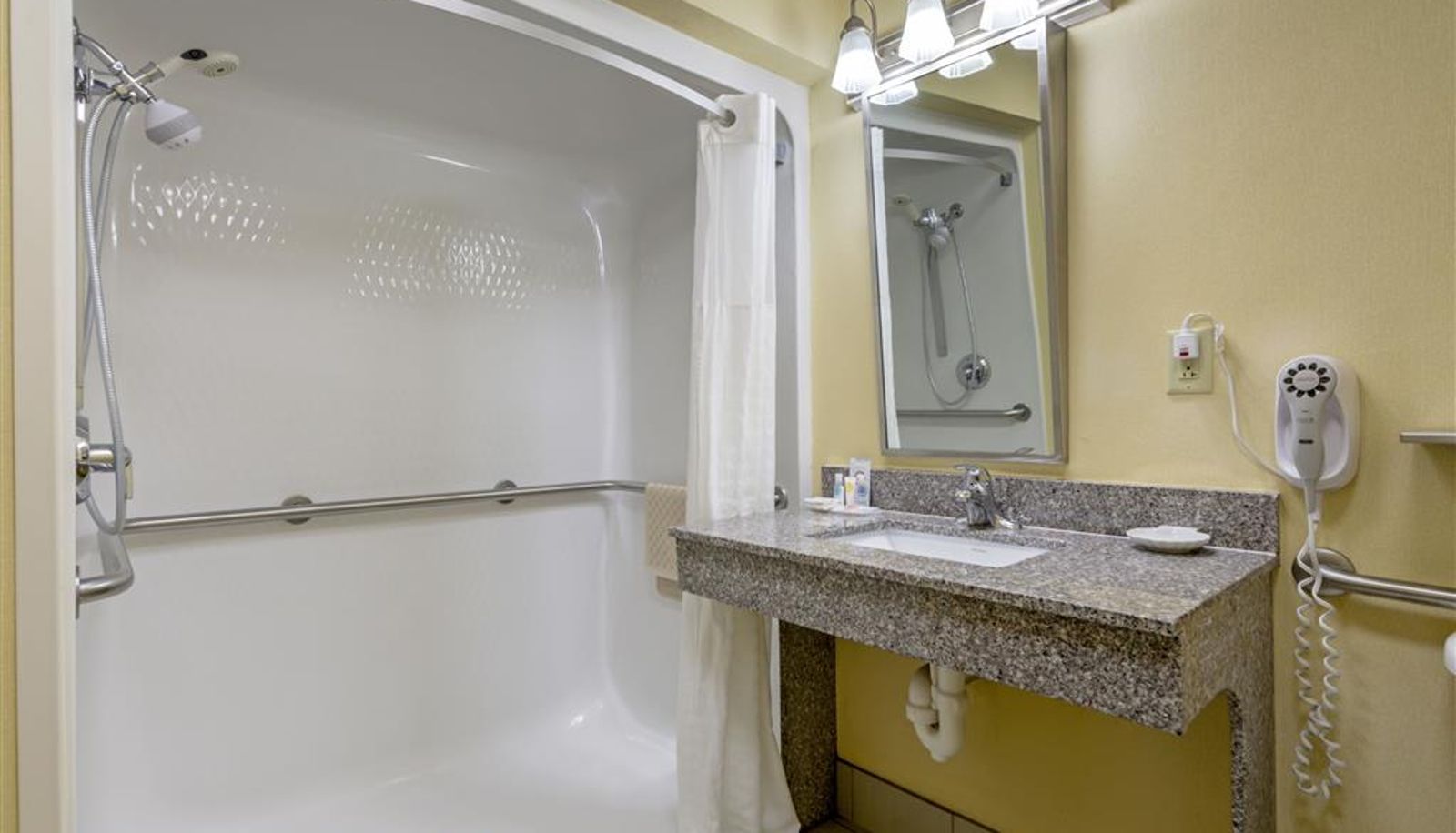 Room - Comfort Inn & Suites Hillsville I-77