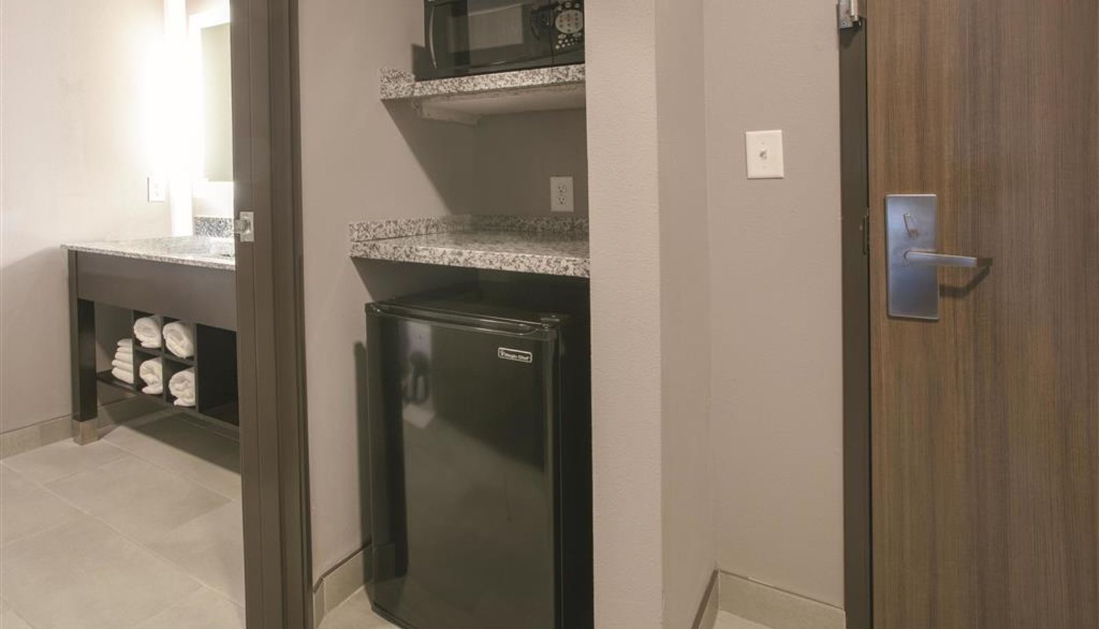 Room - La Quinta Inn & Suites by Wyndham Amarillo Airport