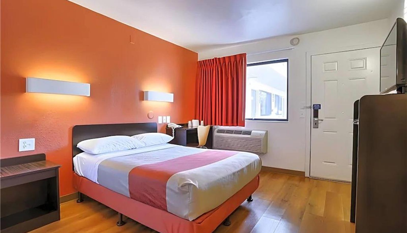 Room - Super 8 by Wyndham Walnut Creek