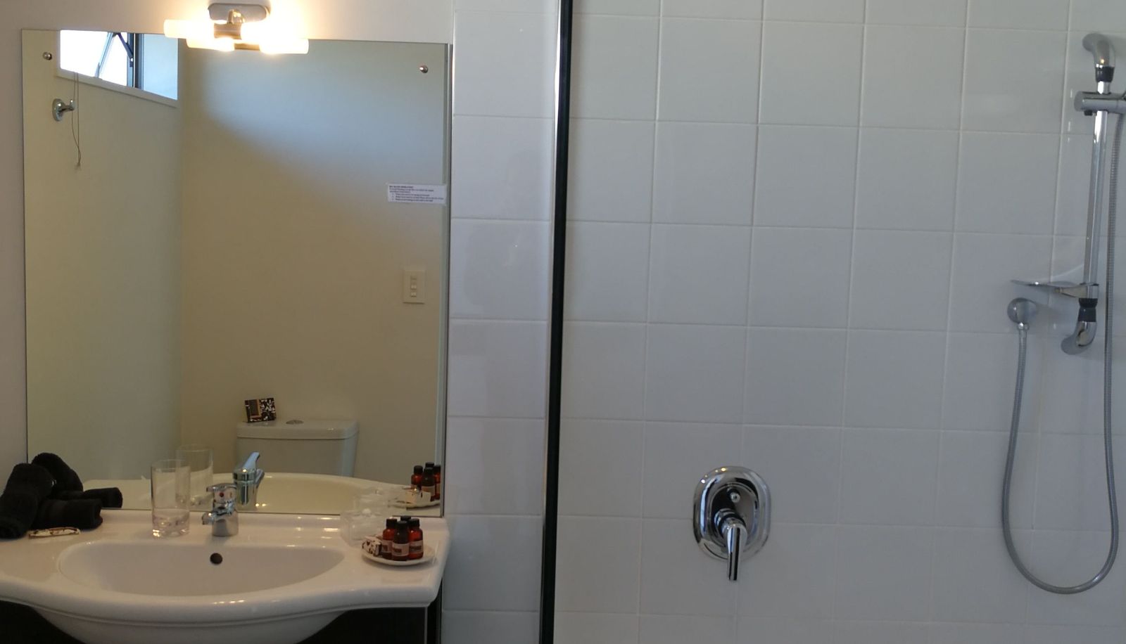 Room - Bellano Motel Suites