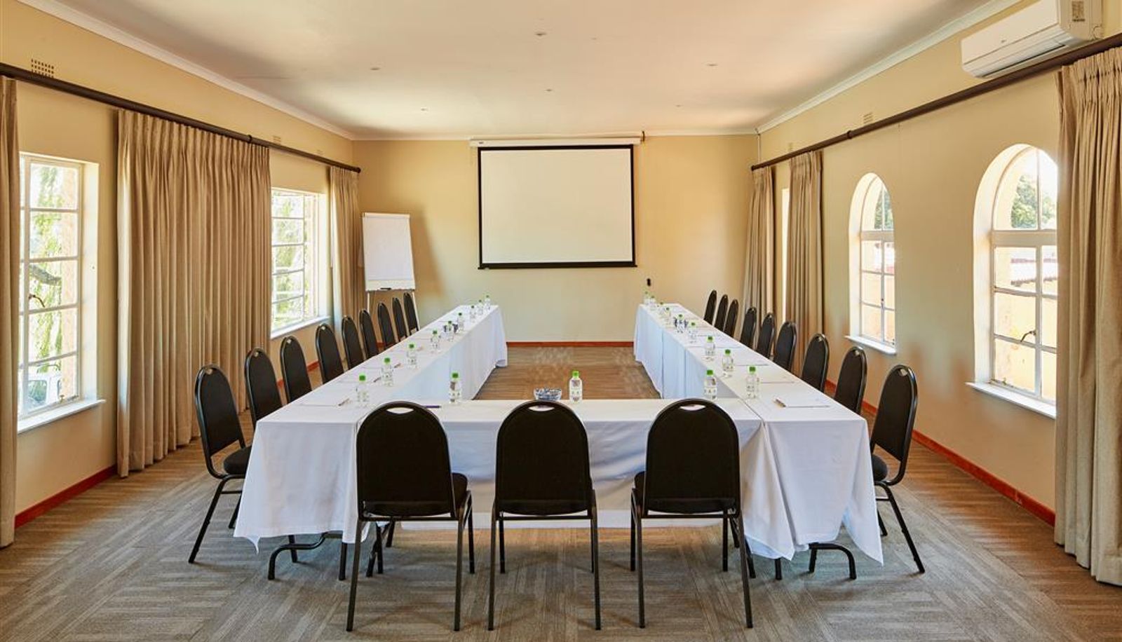 Vista interna - Midlands Saddle And Trout
