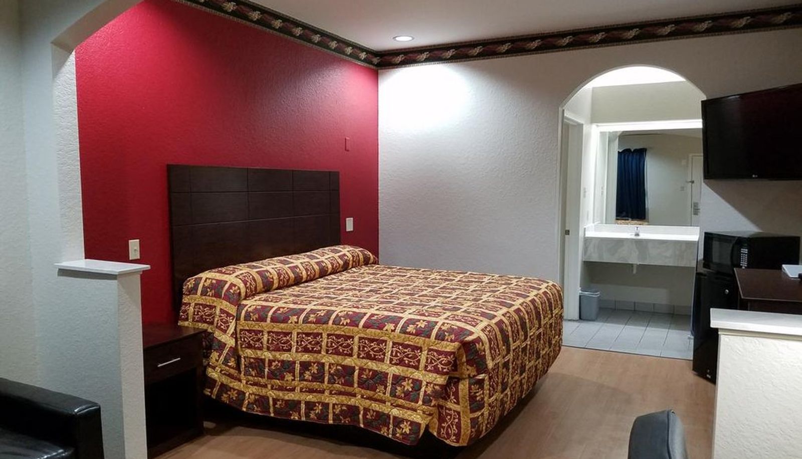 Room - Scottish Inns and Suites Scott St
