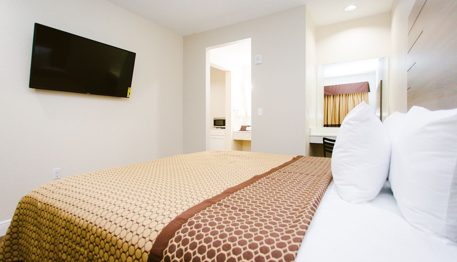 Zimmer - Scottish Inns and Suites Baytown TX