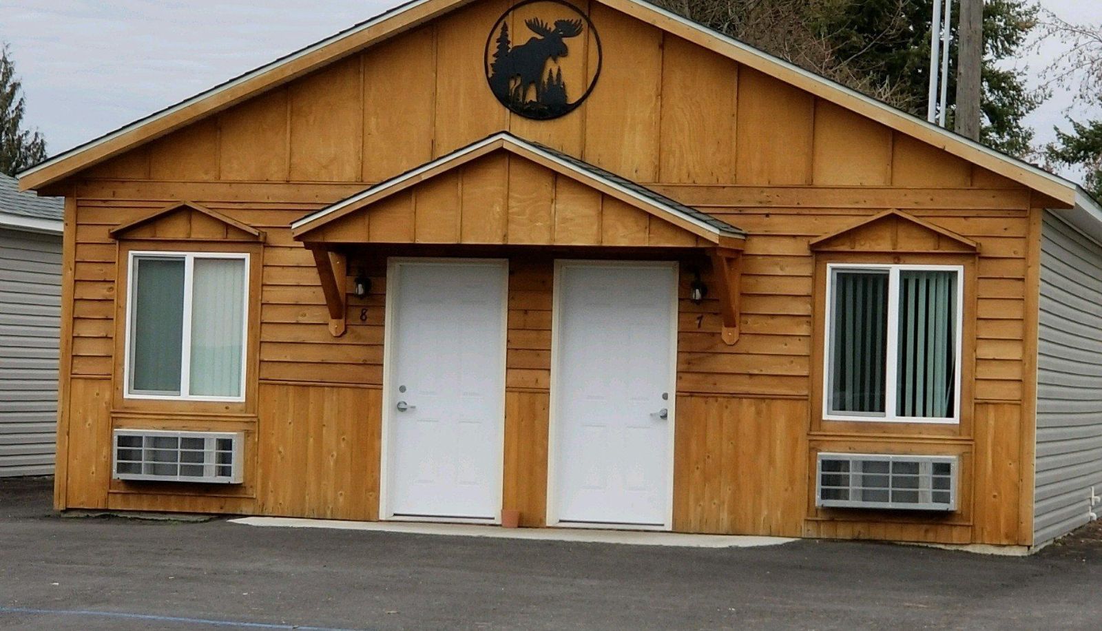 Exterior view - Moose Inn