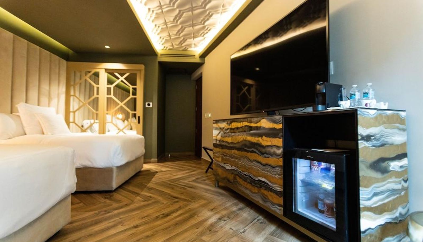 Superior room (double) - LA PERLA HOTEL BOUTIQUE