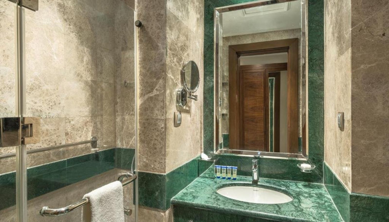 Kamer - COPTHORNE MAKKAH AL NASEEM