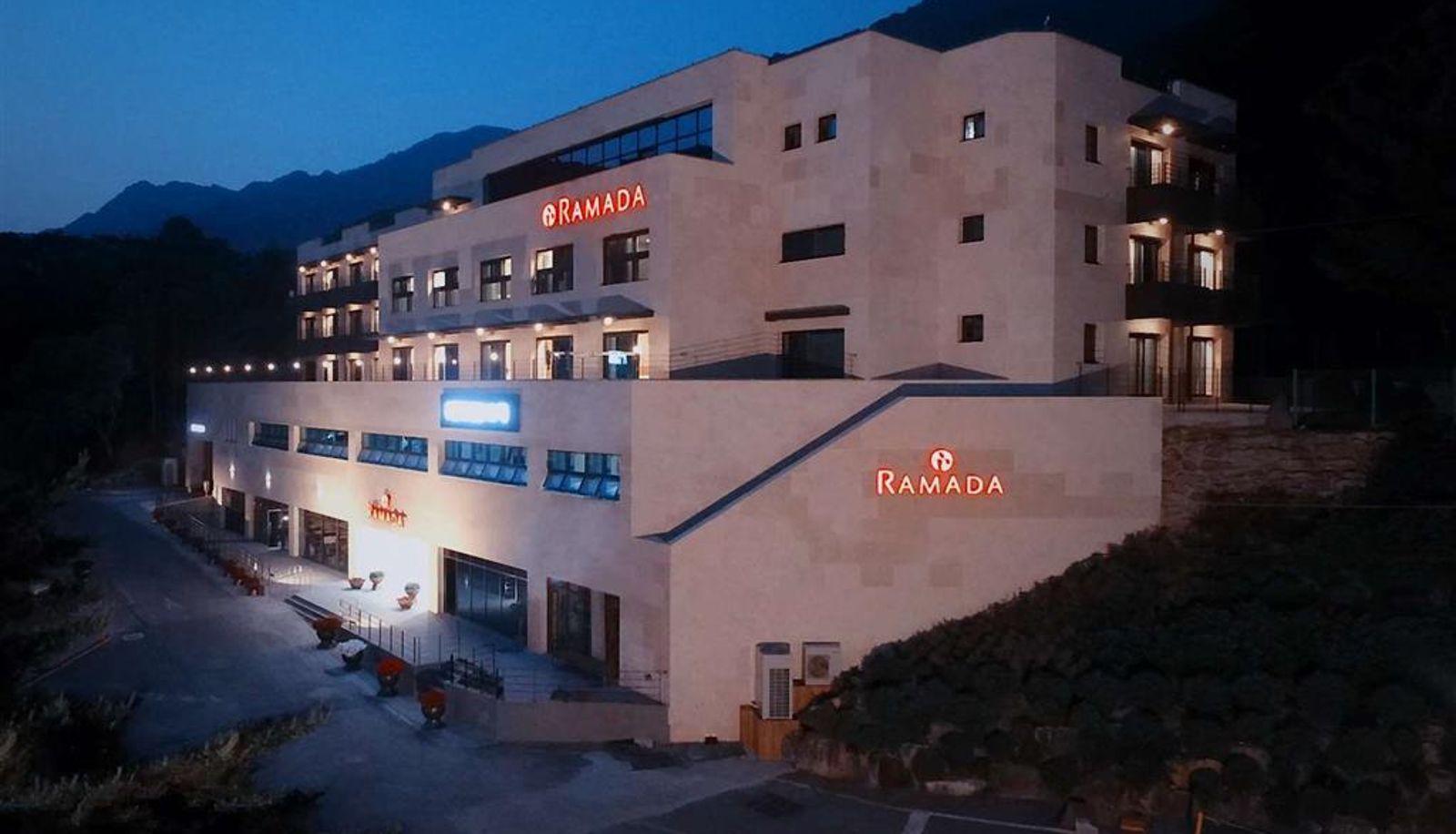 Vista exterior - Ramada Resort by Wyndham MungyeongSaejae