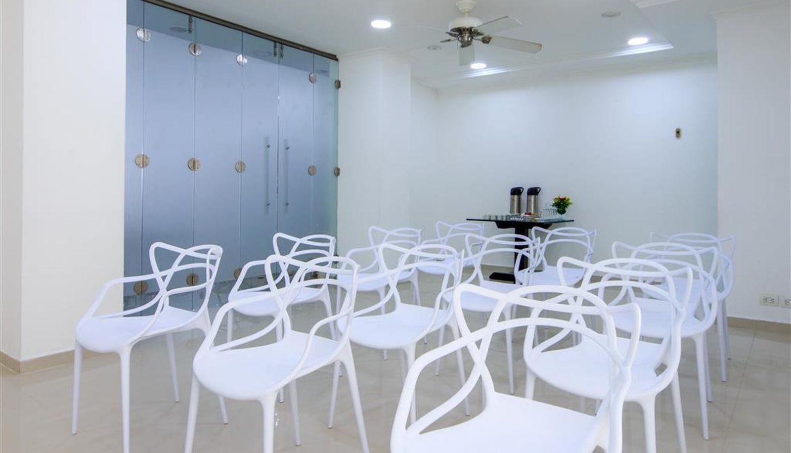 Sala de conferencias - Gio Cartagena