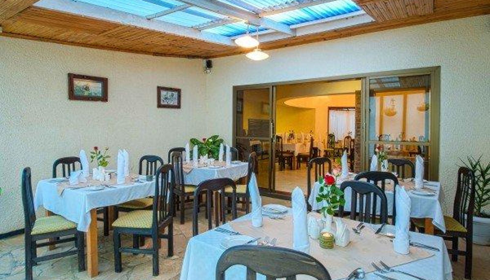 Bar - The Milimani Lodge