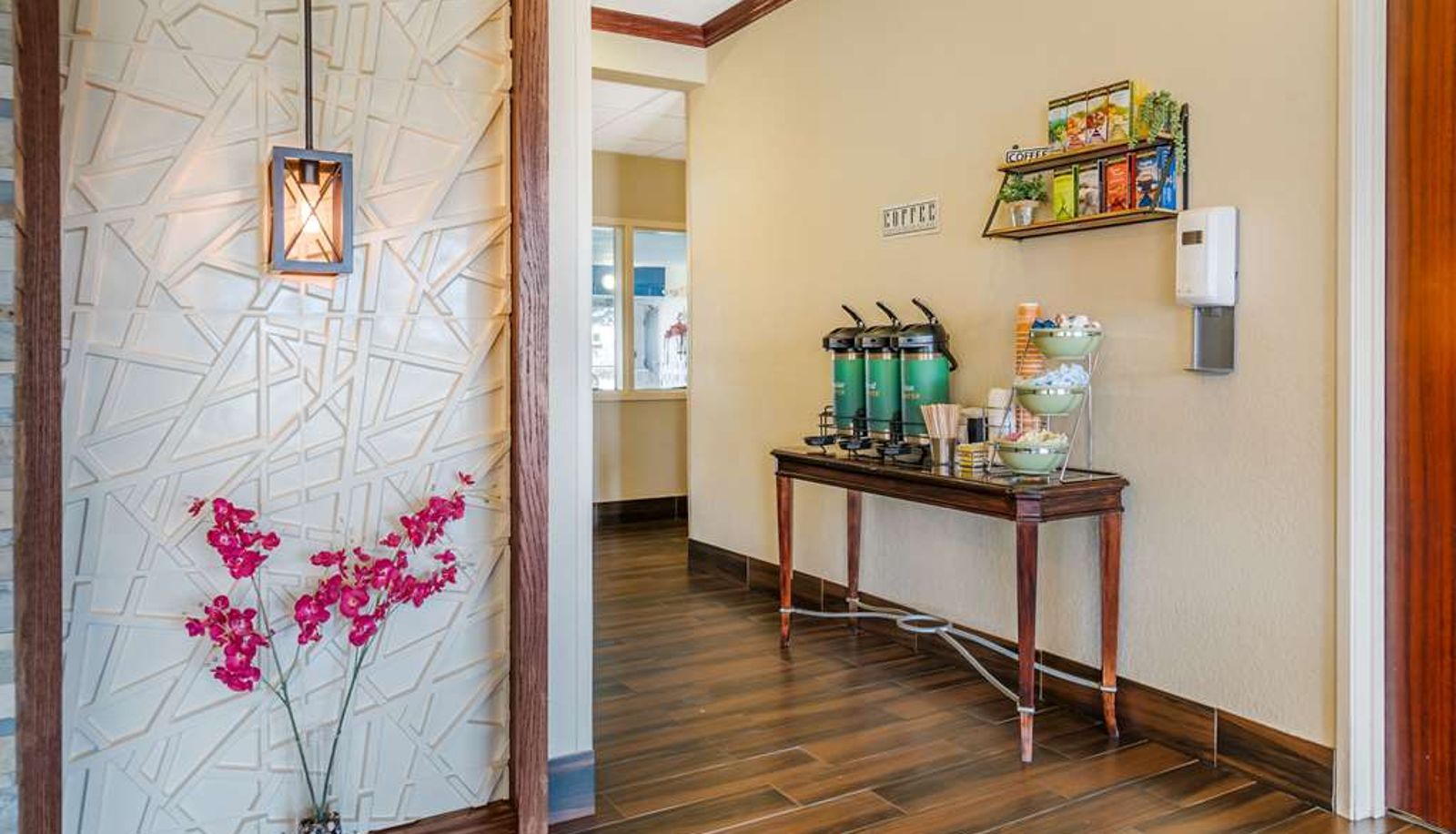 Hall - Quality Inn & Suites