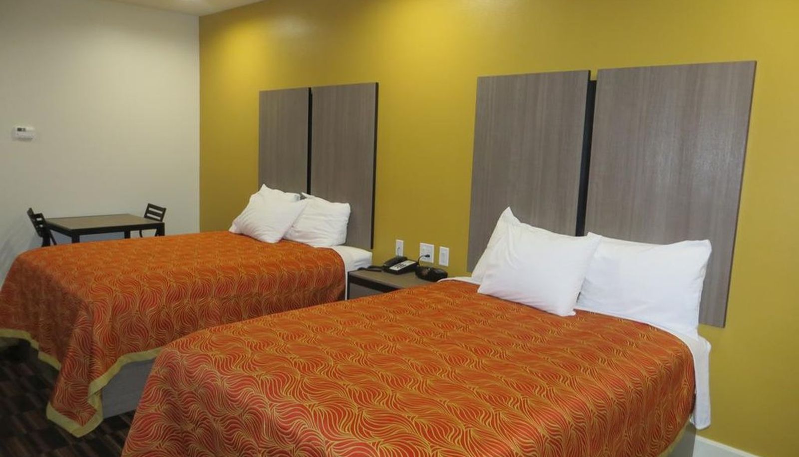 Zimmer - Scottish Inns and Suites Fry Road