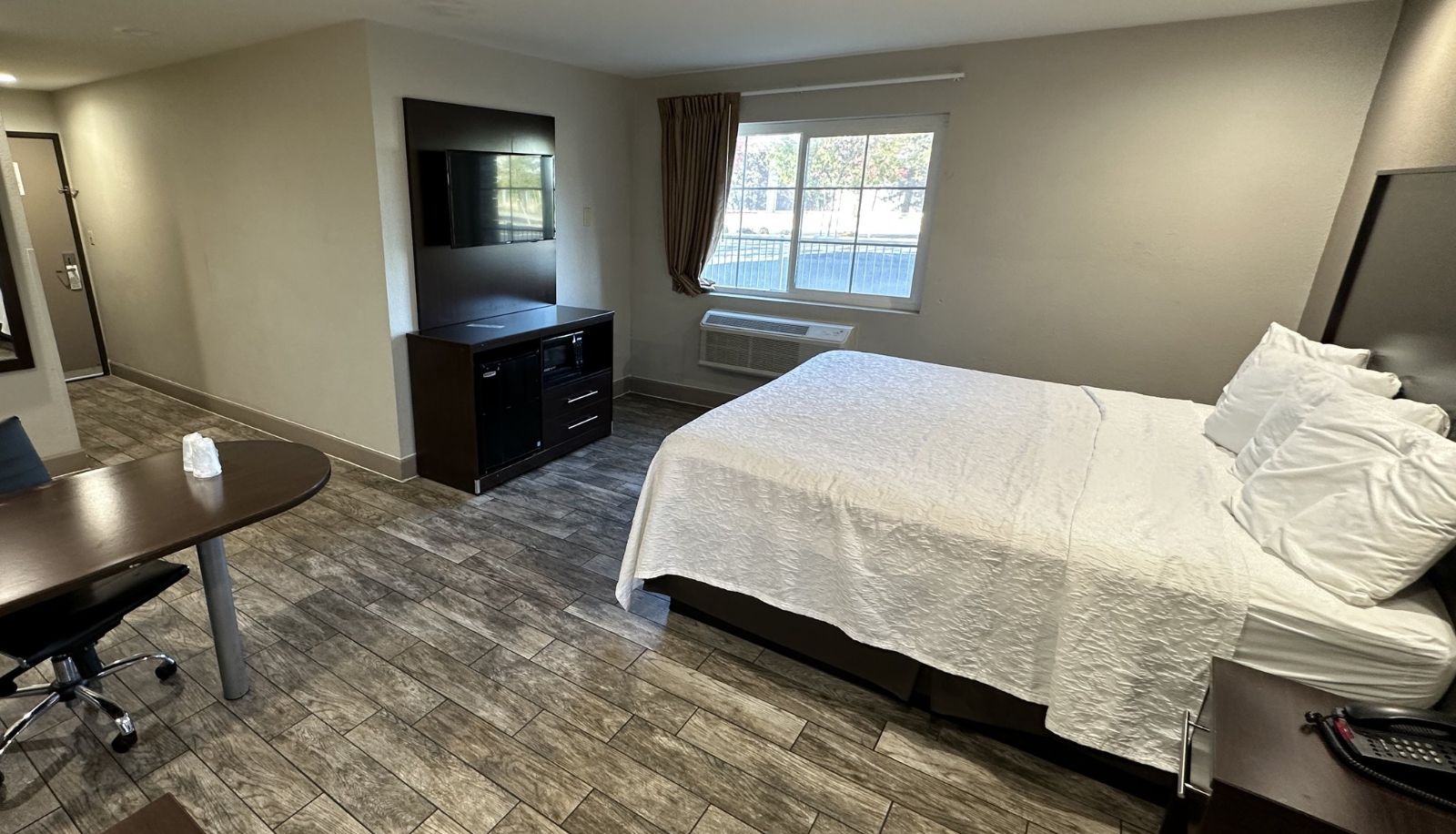 Room - Red Roof Inn Hayward