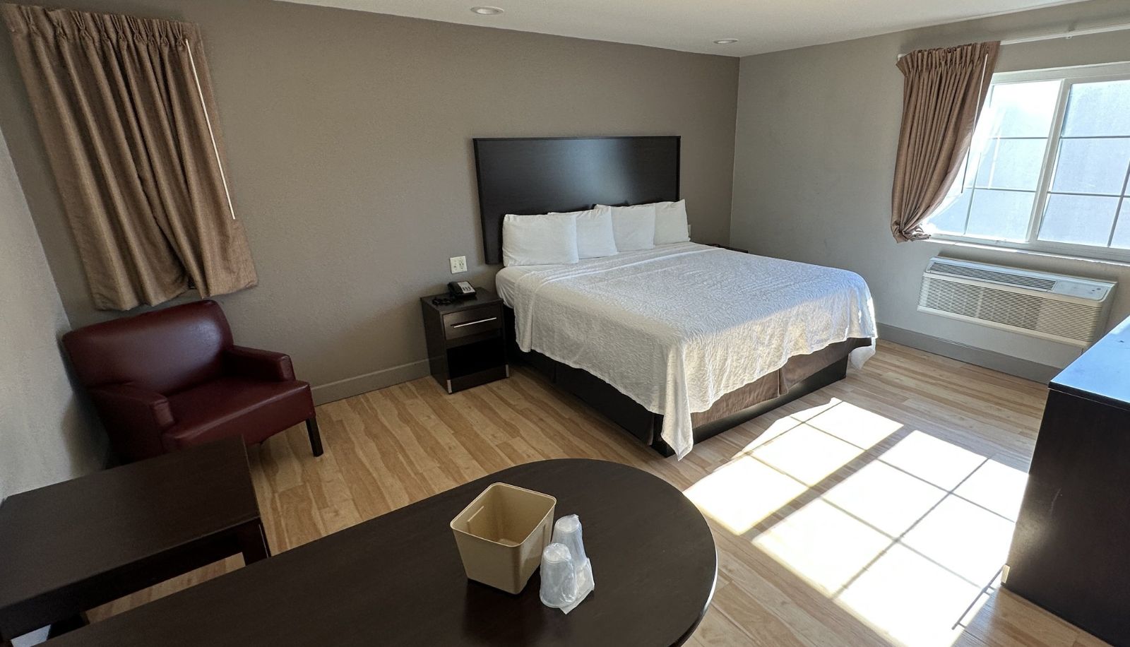 Zimmer - Red Roof Inn Hayward