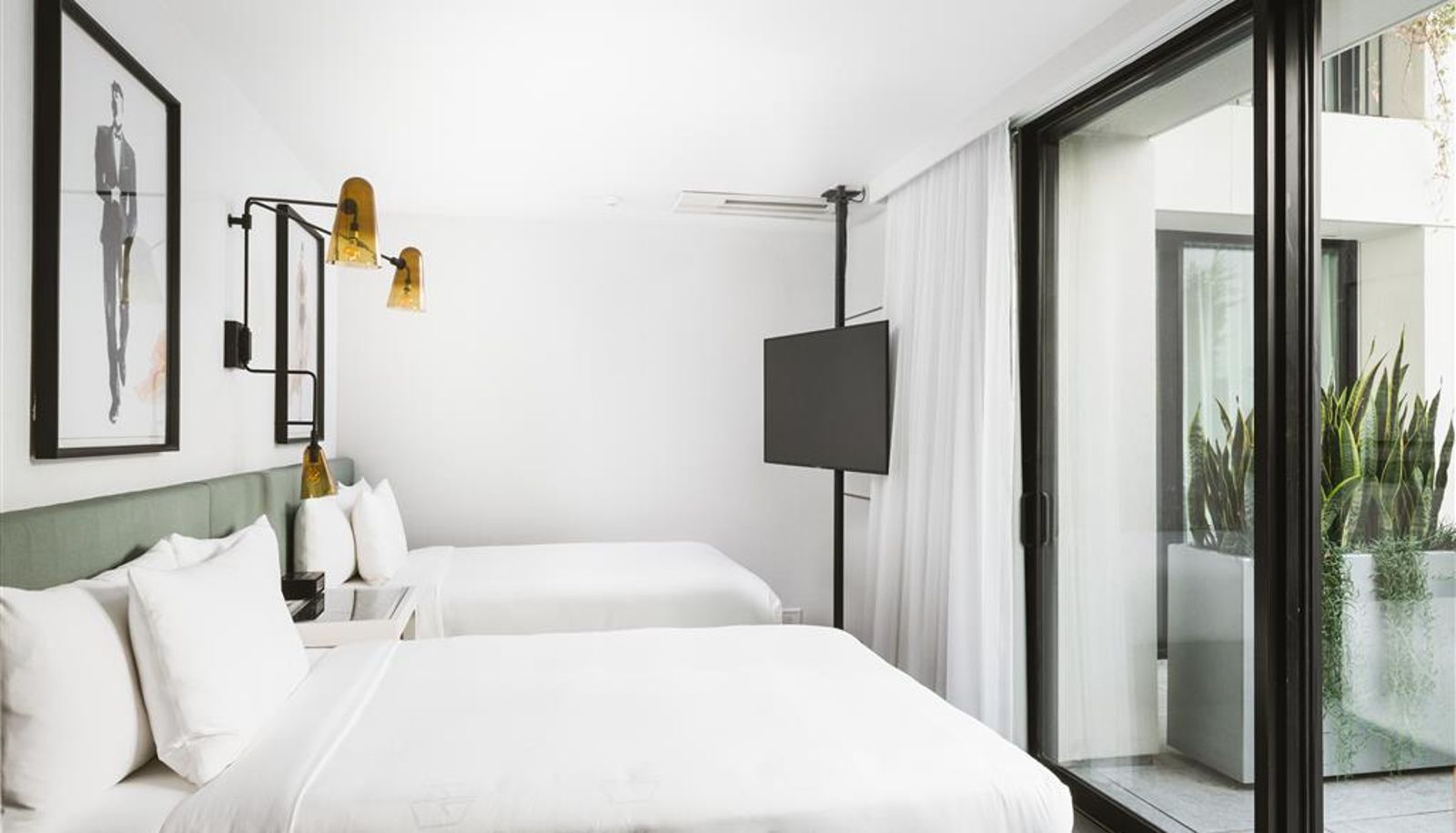 Room - The Godfrey Hotel Hollywood