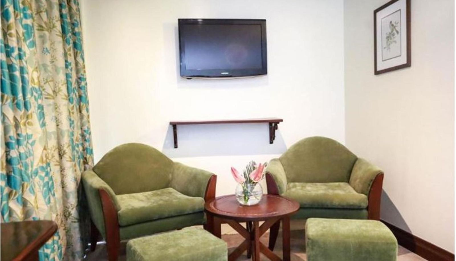 Suite - THE HERON BY SAROVAR PORTICO INDIA