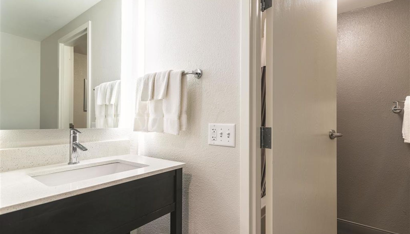 Zimmer - La Quinta Inn & Suites by Wyndham Salem NH
