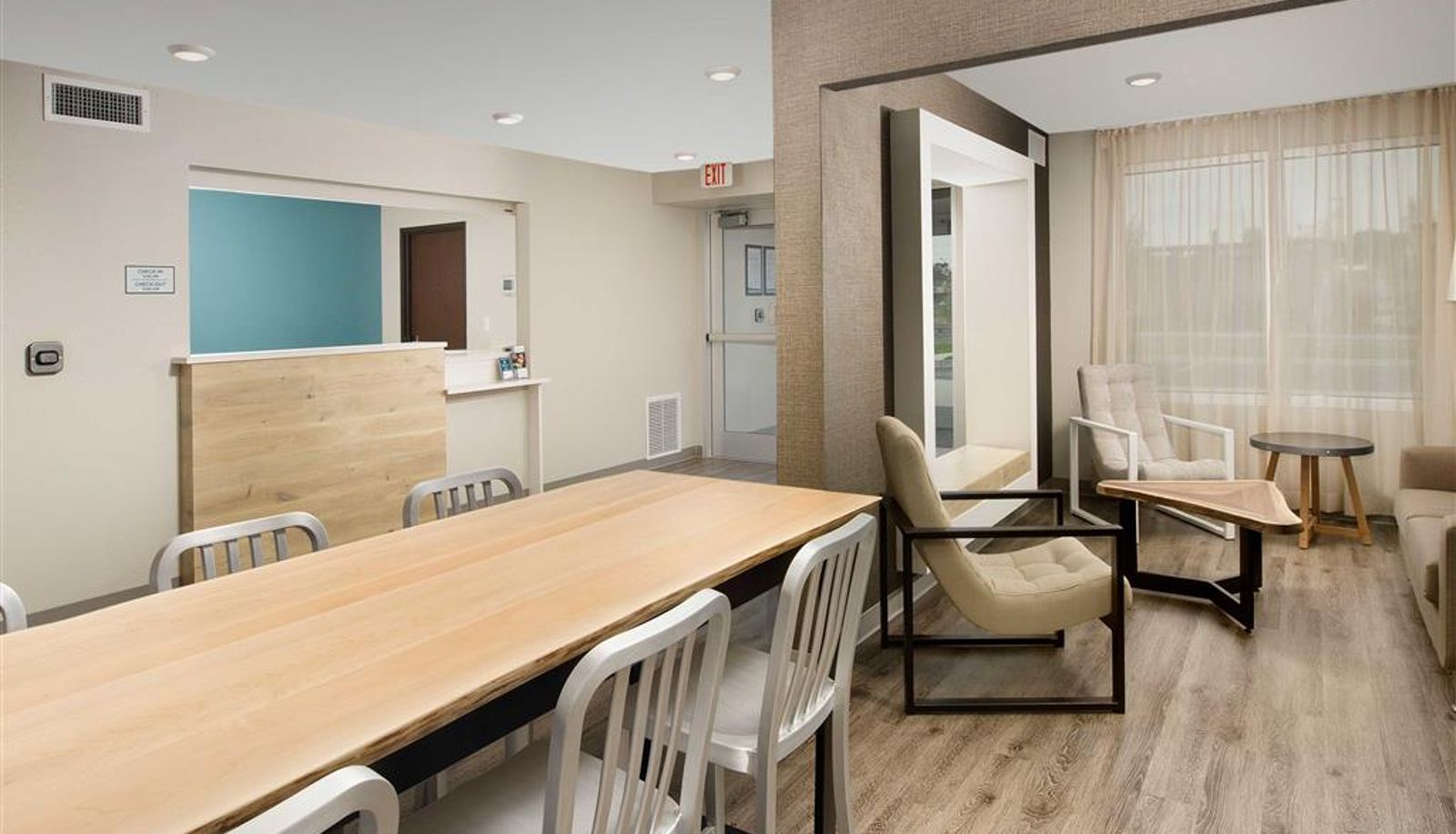 Hall - Extended Stay America Suites - Minneapolis - Fridley