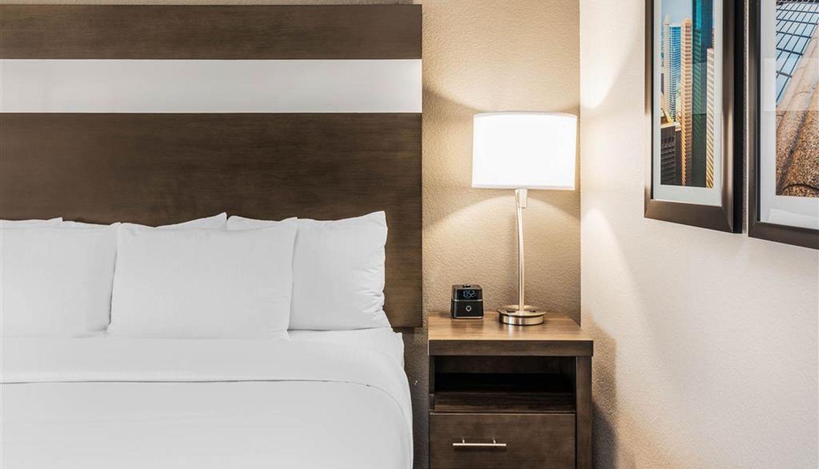 Camera - La Quinta Inn and Suites by Wyndham Houston Spring South