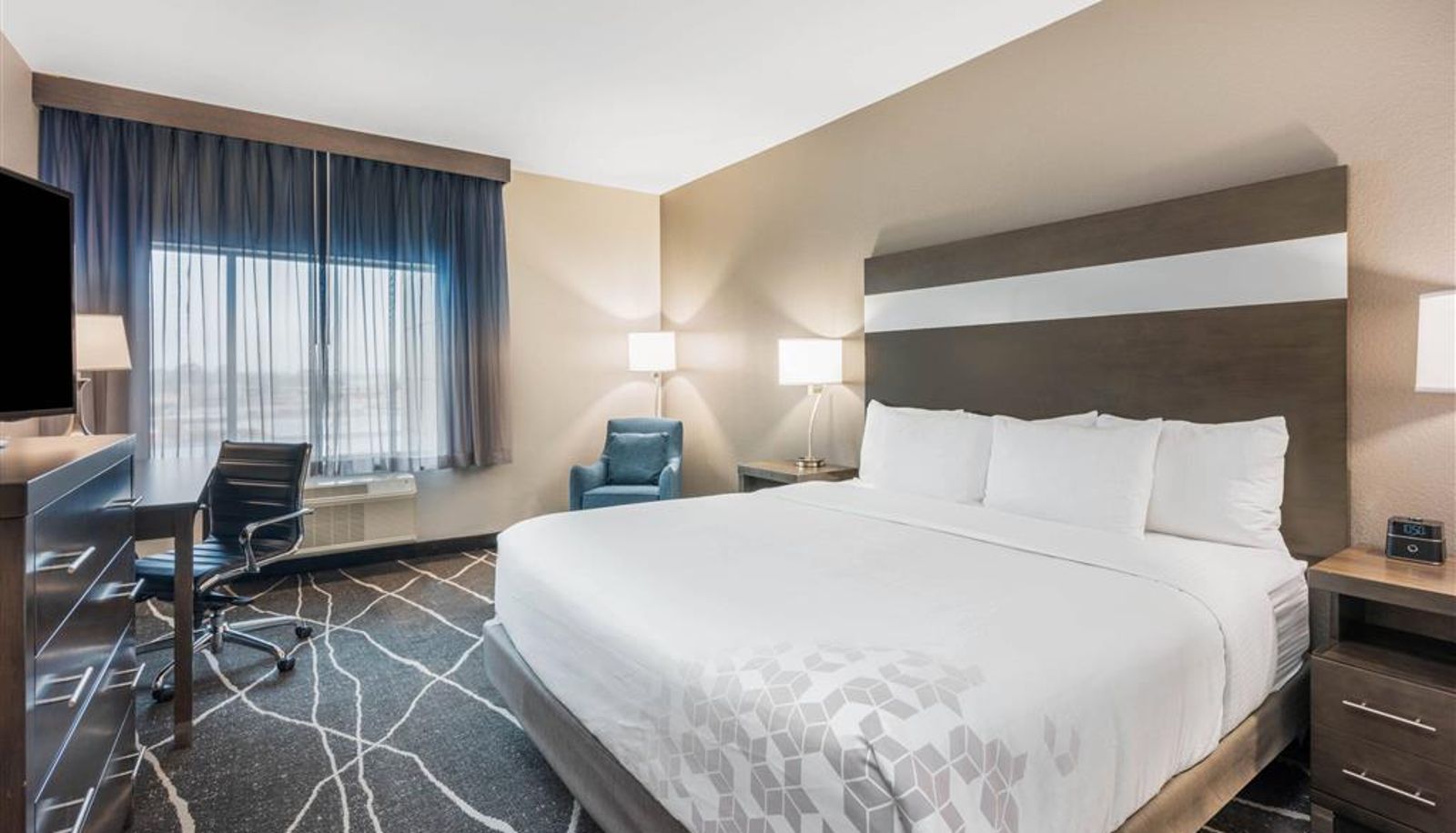 Camera - La Quinta Inn and Suites by Wyndham Houston Spring South