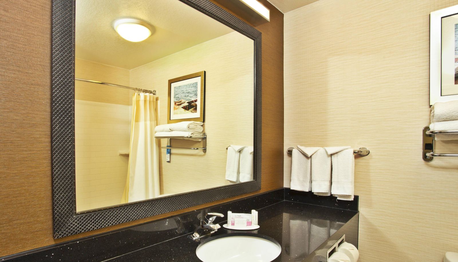 Camera - Fairfield Inn and Suites by Marriott Madison West-Middleton