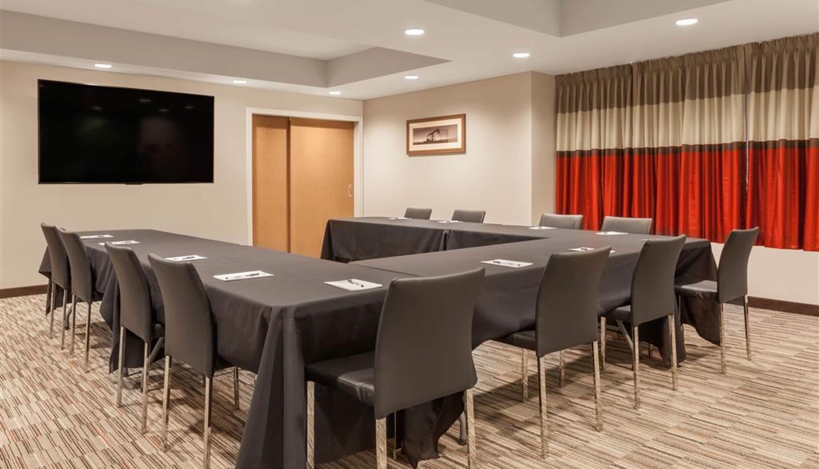 Conference room - Microtel Inn & Suites by Wyndham Ladysmith Oyster Bay