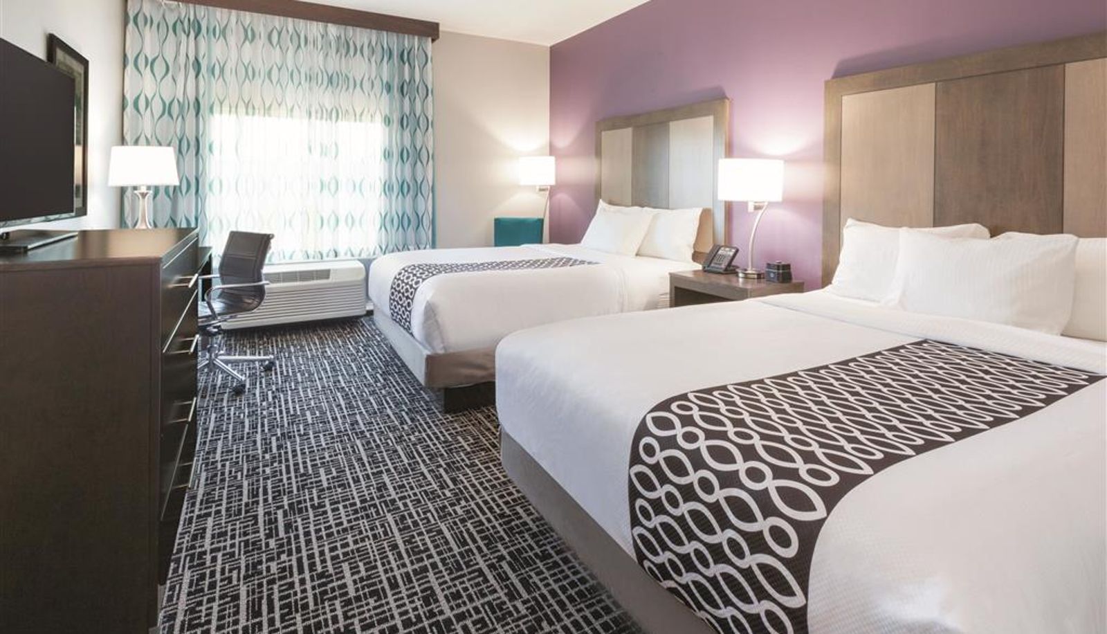 Camera - La Quinta Inn & Suites by Wyndham Terre Haute