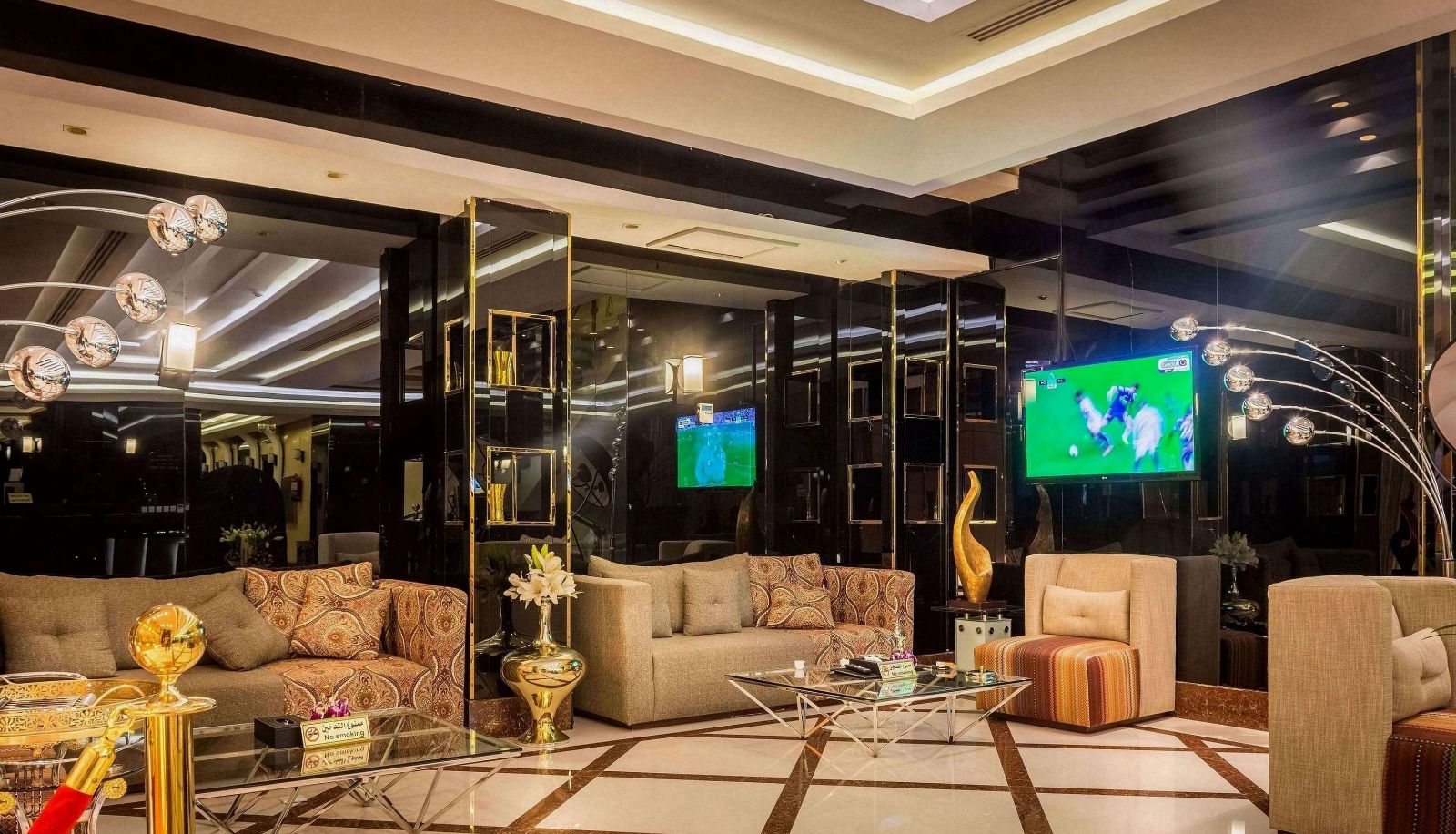 Hall - Almuhaidb AL Takhasosi Saco